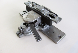 Märklin has partly replaced CNC-milled steel clamps in the manufacturing process and combined CNC-milled parts together with 3D printed components in the same tool.