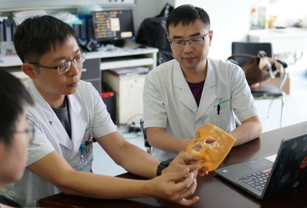 The 3D printed facial guide plate made using ULTEM™ 1010 resin