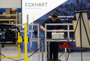 automotive 3d printing industry employee