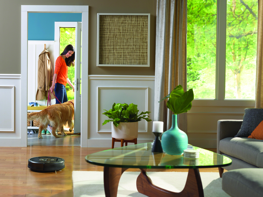 Roomba 980 automatically docks at its charging station
when battery power is low.