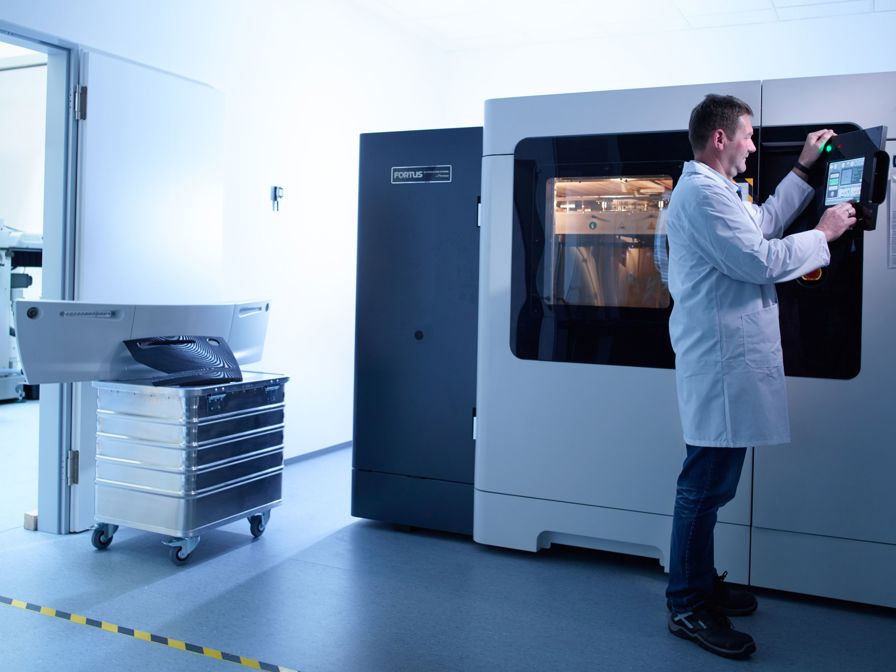 Much more flexible production services for end-use parts with the use of the Fortus 900mc in the manufacturing process.