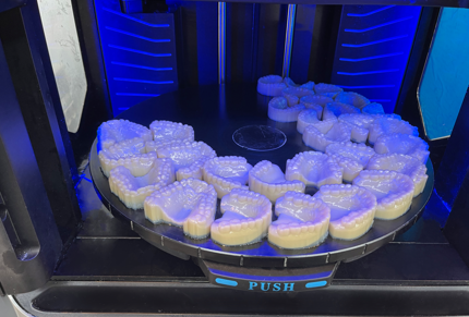 3d-printed-teeth-on-tray