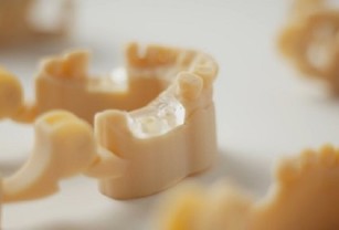 Closeup of 3D Printed Dentures using Stratasys J5 DentaJet Series Printer