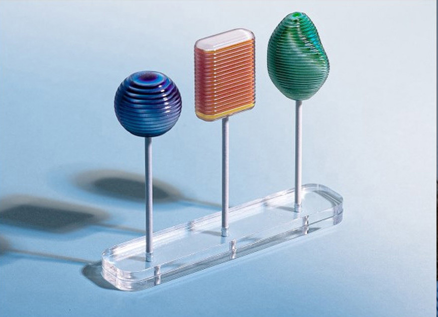 “Loopop” is the world’s first interactive lollipop, and puts a playful spin on traditional food design.