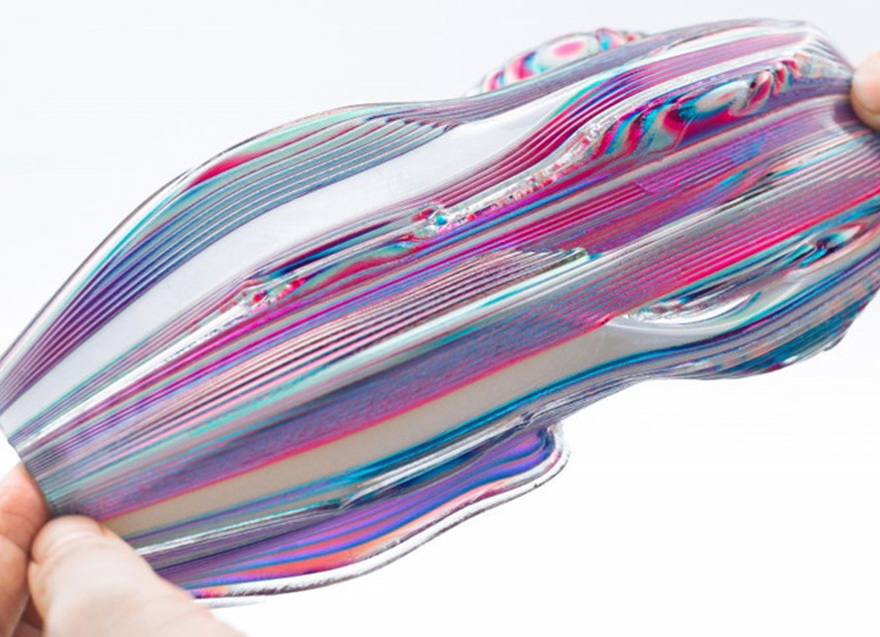 The award-winning “Unream” is a “daytime artifact and night lamp” that creates a dynamic color-changing user experience.