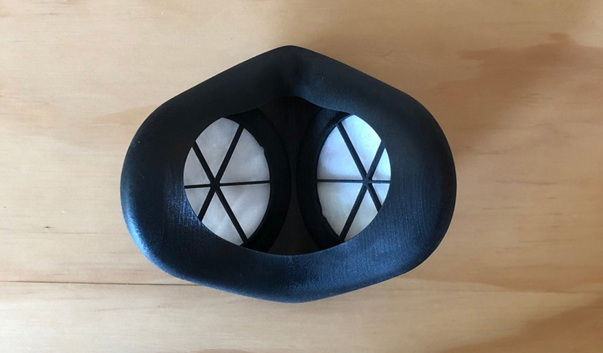 Multimaterial B2 respirator prototype 3D printed with Agilus30.