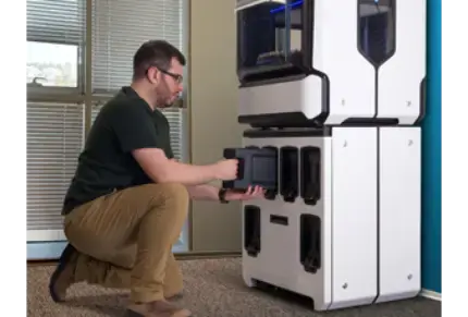 dental-lab-tech-loading-a-high-capacity-sealed-resin-cartridge